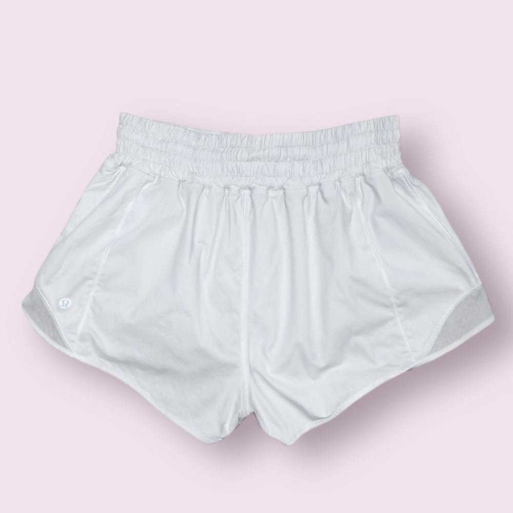 Lululemon Hotty Hot Short *High-Rise 2.5"
White Size 6 Style# W7AY1R - Picture 2 of 10